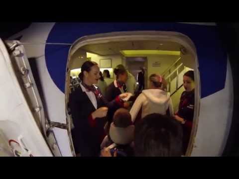Бортпроводники сняли видео одного из последних рейсов "Трансаэро"