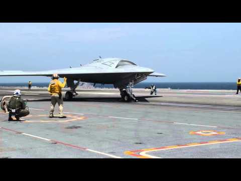Американский беспилотник  X-47B впервые совершил посадку на палубу авианосца