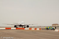 Фото: Airbus A320, Авиалайнеры, Monarch Airlines, G-OZBK, (cn 1370)