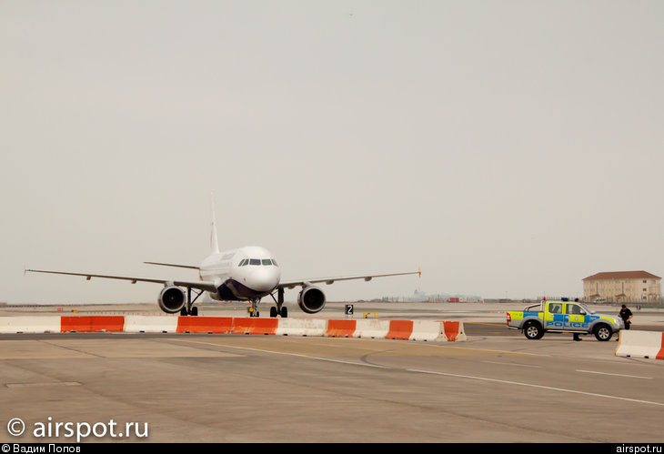 Airbus A320, Авиалайнеры, Monarch Airlines, G-OZBK, (cn 1370)