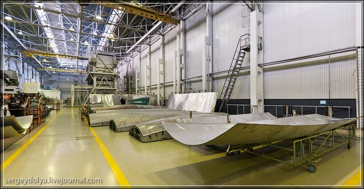 Как делают самолеты: В цеху Комсомольск-на-Амуре , где производят самолеты Сухой Суперджет 100