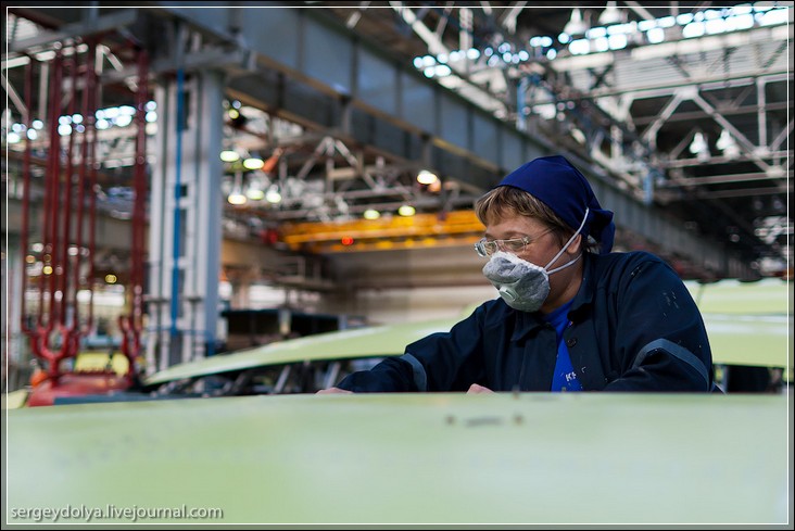 Как делают самолеты: В цеху Комсомольск-на-Амуре , где производят самолеты Сухой Суперджет 100